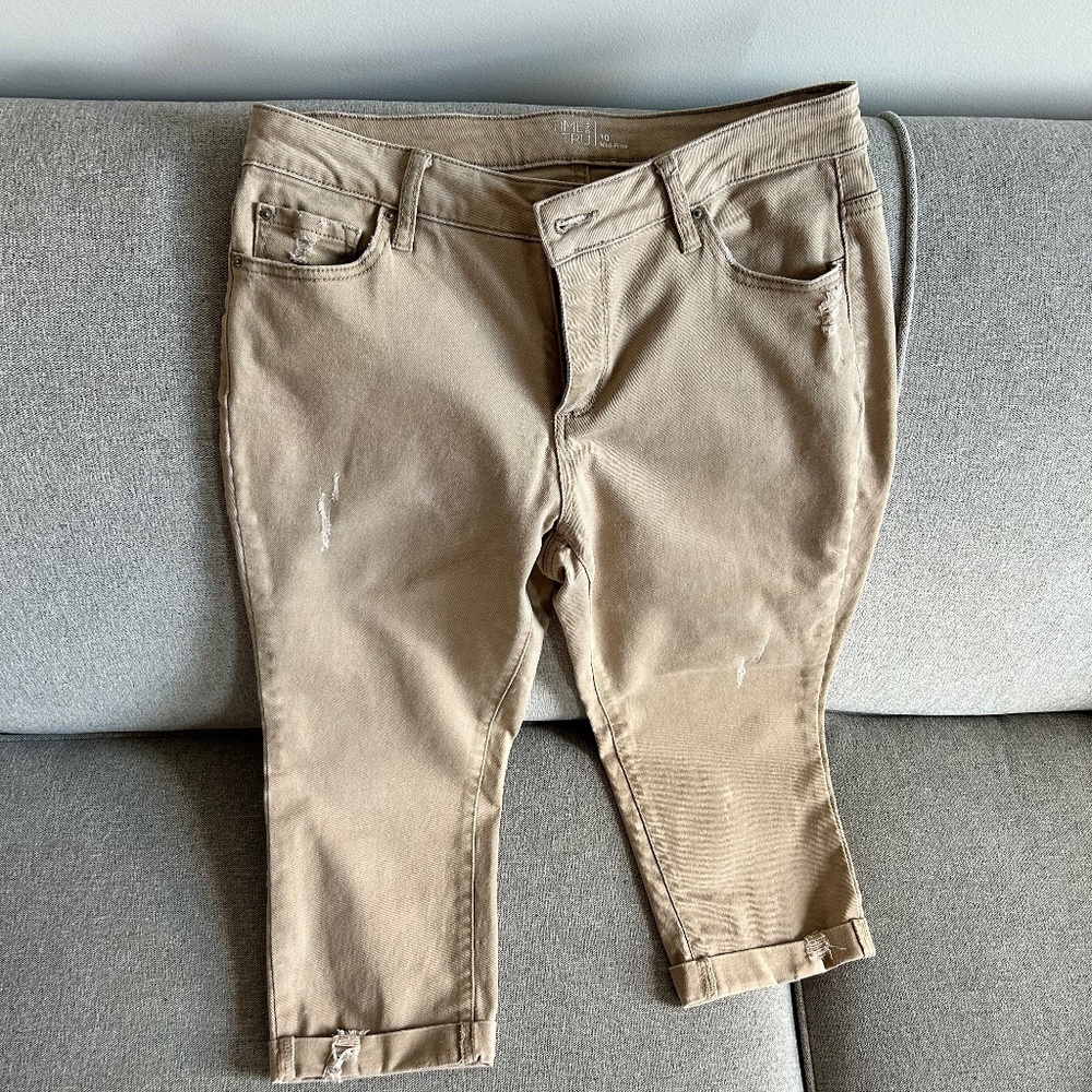 Time and Tru distressed capri jeans